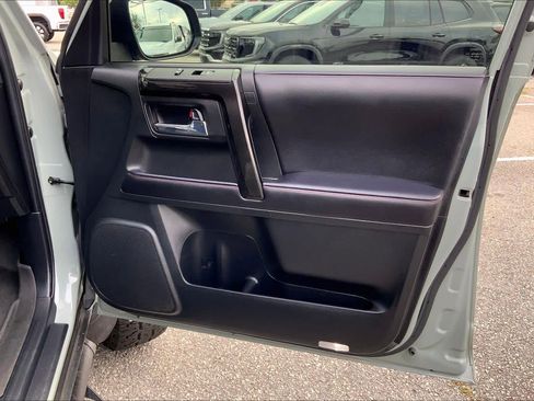 Used 2022 Toyota 4Runner TRD Off-Road Premium w/ Moonroof Package AWD/4WD image 22