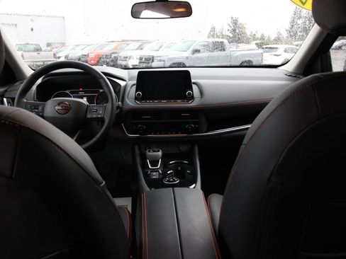 Certified 2025 Nissan Rogue SV AWD/4WD image 16