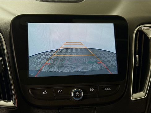 Used 2017 Chevrolet Malibu LT w/ Leather Package image 7