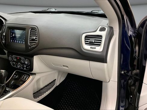 Used 2019 Jeep Compass Latitude w/ Popular Equipment Group AWD/4WD image 27