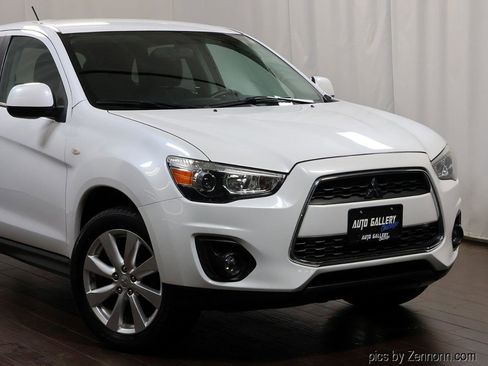 Used 2013 Mitsubishi Outlander Sport ES image 2