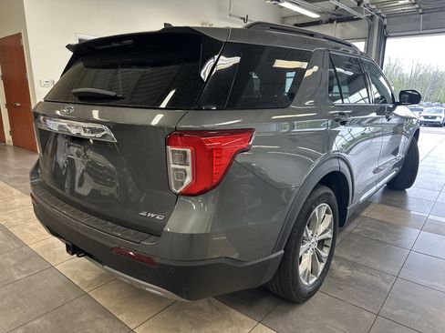 Used 2023 Ford Explorer XLT w/ Equipment Group 202A image 8