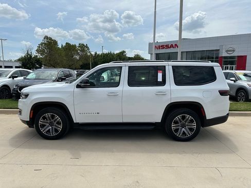 Used 2024 Jeep Wagoneer Series II w/ Flexible Seating Group RWD image 8