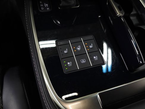 Used 2023 Lexus LS 500 F Sport w/ Accessory Package (Z2) image 32