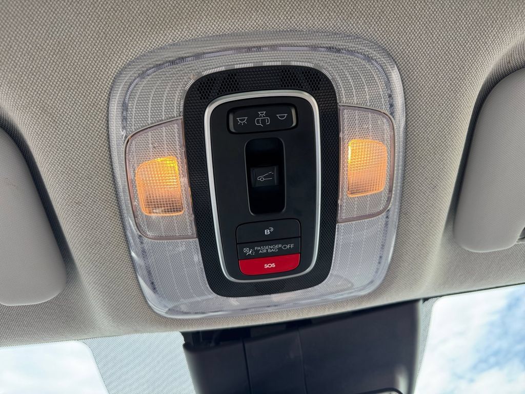 Used 2025 Hyundai Elantra SEL FWD image 23