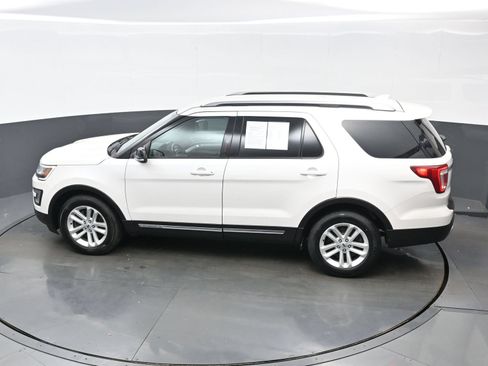 Used 2017 Ford Explorer XLT w/ Equipment Group 202A FWD image 39