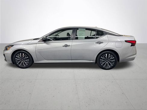 Used 2024 Nissan Altima 2.5 SV image 3