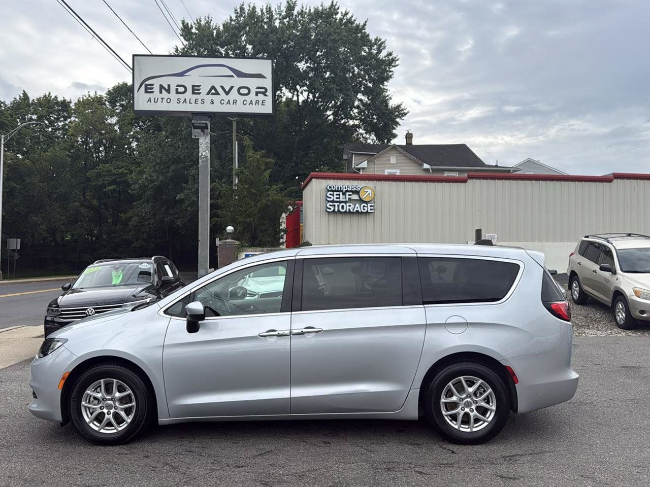 Used 2023 Chrysler Voyager LX FWD image 4