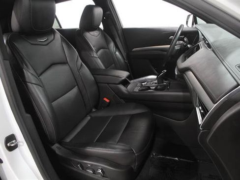 Used 2022 Cadillac XT4 Premium Luxury AWD/4WD image 17