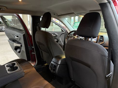 Used 2020 Jeep Cherokee Latitude w/ Cold Weather Group image 17