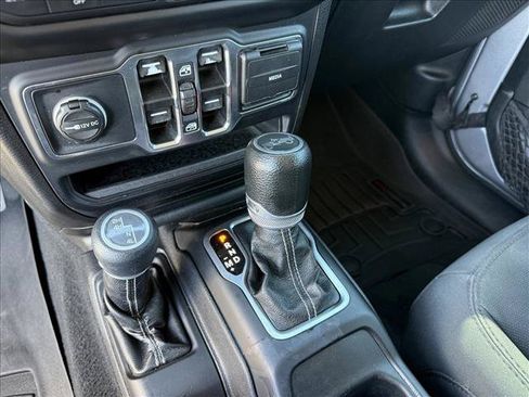 Used 2020 Jeep Wrangler Unlimited Sahara AWD/4WD image 16