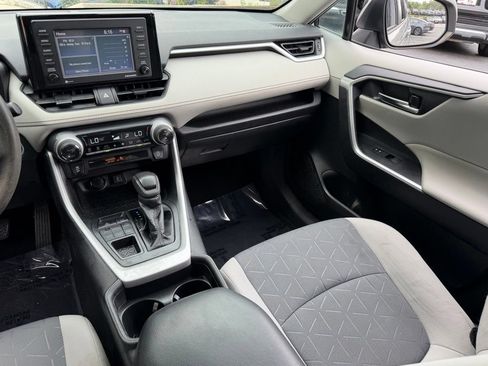 Used 2020 Toyota RAV4 XLE AWD/4WD image 39