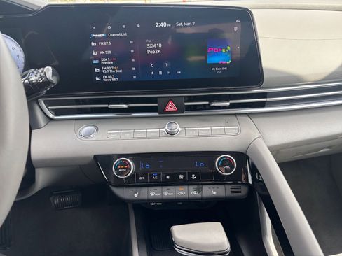 Used 2025 Hyundai Elantra SEL image 17