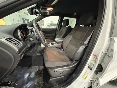 Used 2022 Jeep Grand Cherokee Laredo E w/ Security & Convenience Group AWD/4WD image 9