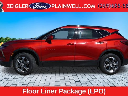 Used 2024 Chevrolet Blazer LT w/ Convenience Package AWD/4WD image 2