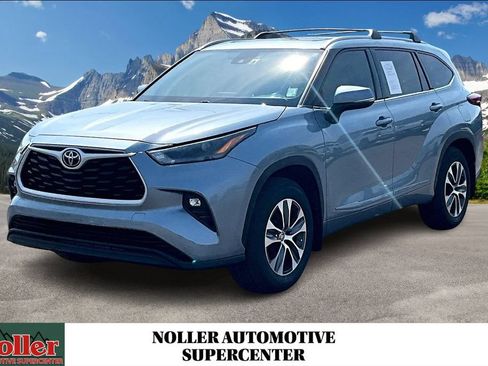 Used 2022 Toyota Highlander XLE AWD/4WD image 1