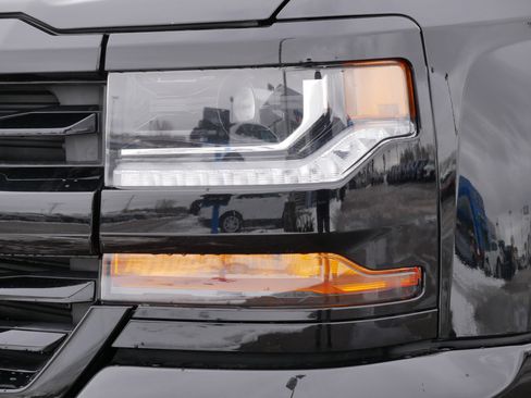 Used 2018 Chevrolet Silverado 1500 LT w/ All Star Edition image 16