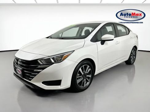 Used 2024 Nissan Versa SV FWD image 5