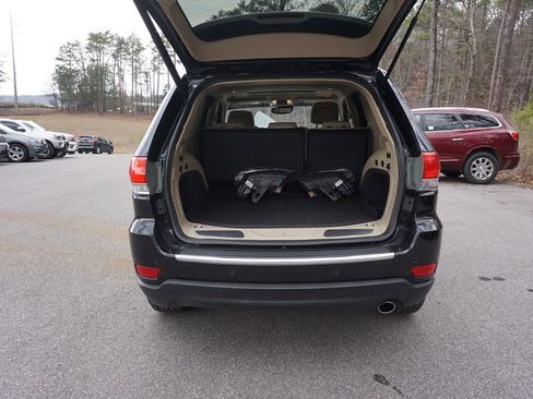 Used 2018 Jeep Grand Cherokee Limited image 16