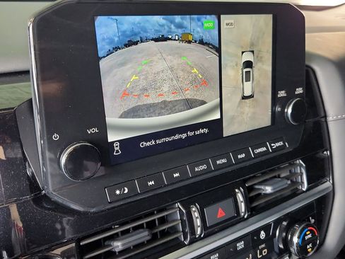 Certified 2025 Nissan Pathfinder SL image 31