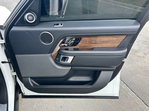 Used 2018 Land Rover Range Rover HSE image 28