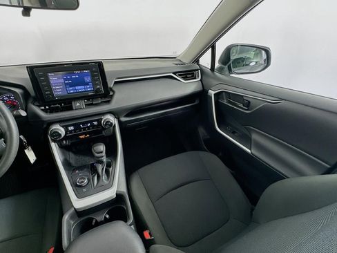Used 2021 Toyota RAV4 LE image 12
