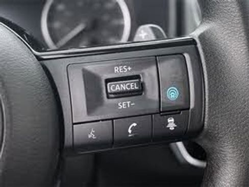 Used 2022 Nissan Rogue SV FWD image 15