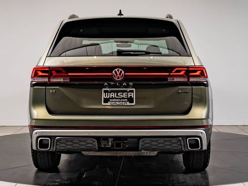 Used 2025 Volkswagen Atlas Peak Edition SE AWD/4WD image 7