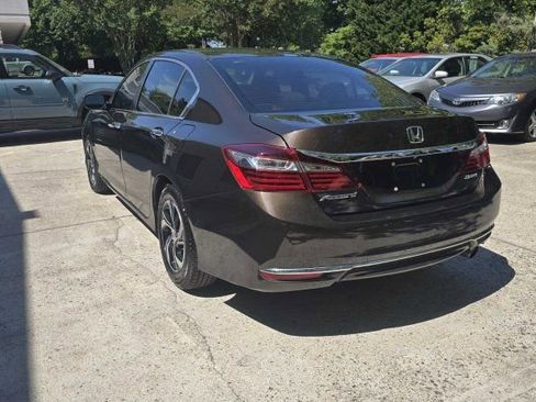 Used 2017 Honda Accord LX image 3