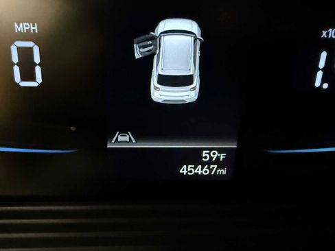 Used 2023 Hyundai Venue Limited w/ Cargo Package image 37