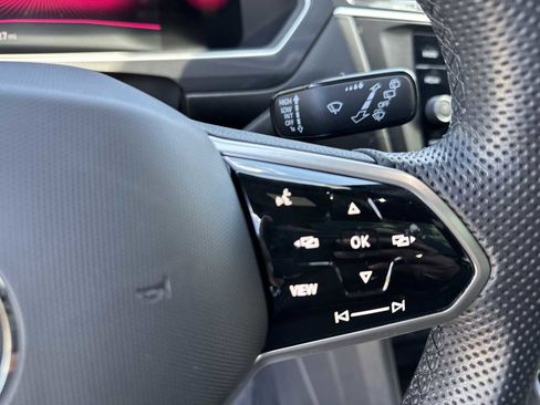 Certified 2023 Volkswagen Tiguan SE R-Line FWD image 22