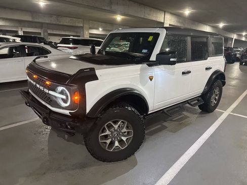 Used 2024 Ford Bronco Badlands image 1