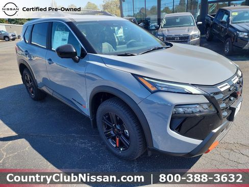 Used 2026 Nissan Rogue SV AWD/4WD image 2