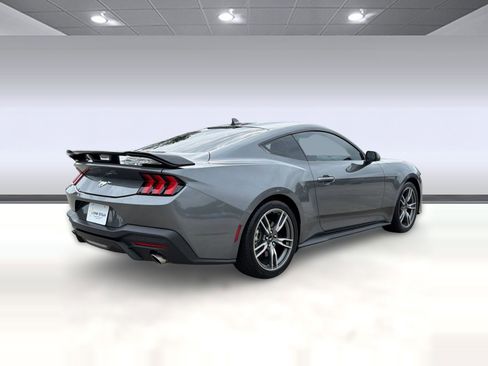Used 2025 Ford Mustang Coupe RWD image 9