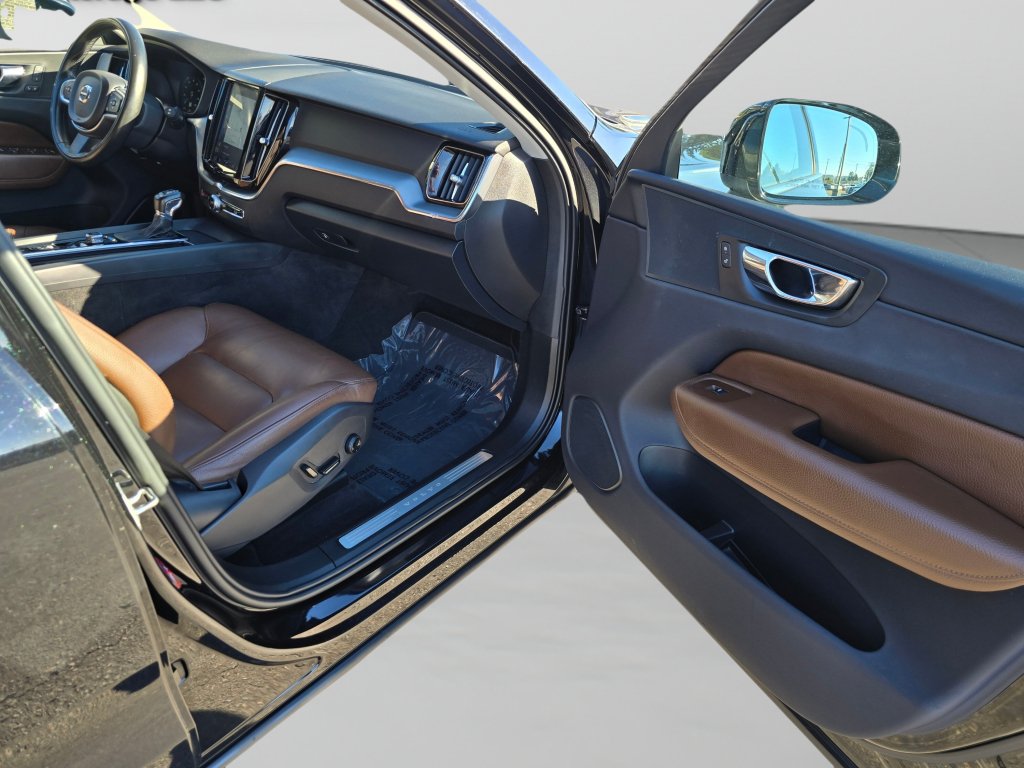 Used 2018 Volvo XC60 T5 Momentum w/ Convenience Package AWD/4WD image 25