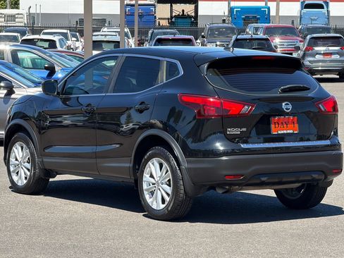 Used 2018 Nissan Rogue Sport S w/ S Appearance Package FWD image 8