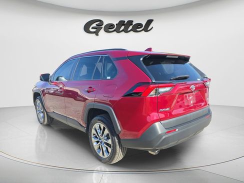 Used 2021 Toyota RAV4 XLE Premium image 4
