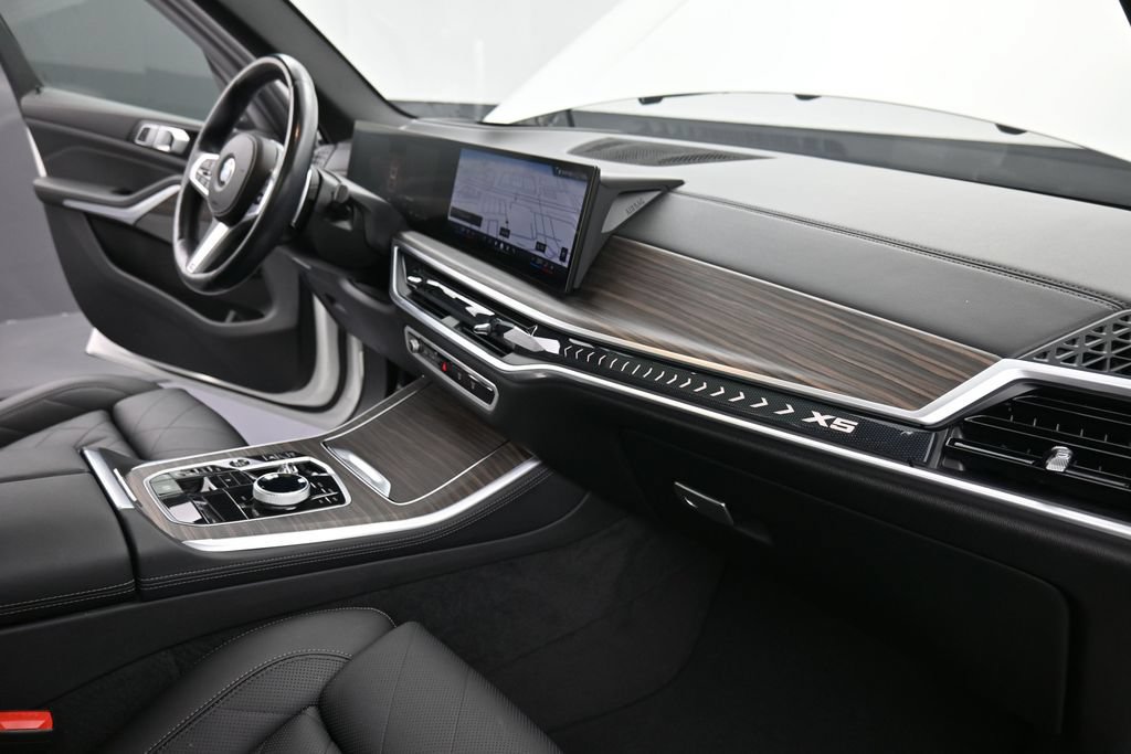 Used 2024 BMW X5 xDrive40i w/ Executive Package AWD/4WD image 21