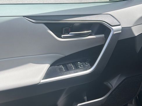 Used 2022 Toyota RAV4 XLE w/ Convenience Package FWD image 14