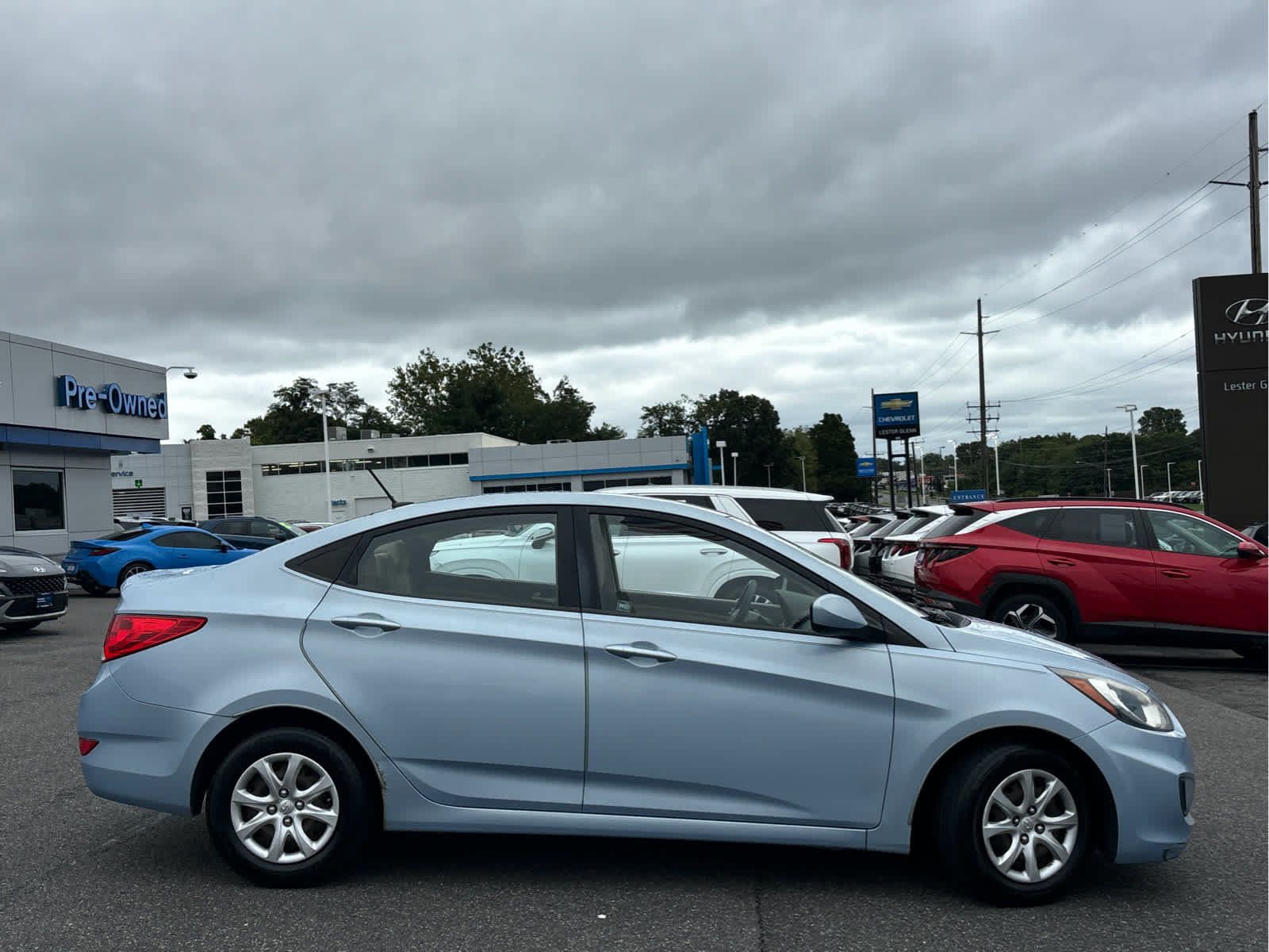 Used 2012 Hyundai Accent GLS FWD image 3