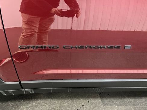 Used 2025 Jeep Grand Cherokee L Limited w/ Black Appearance Package image 33