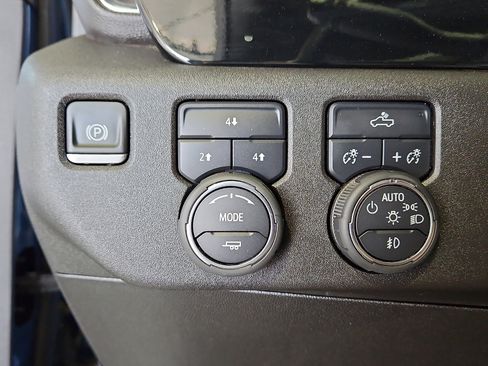 Used 2025 Chevrolet Silverado 2500 LT w/ Convenience Package AWD/4WD image 13