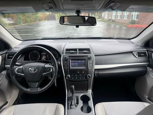 Used 2017 Toyota Camry SE image 14