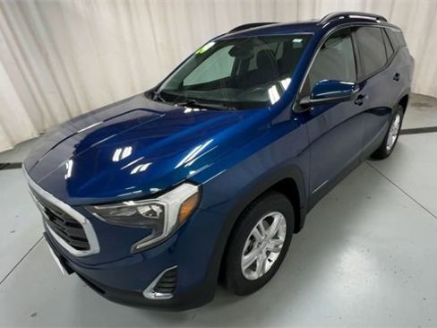 Used 2020 GMC Terrain SLE w/ Driver Convenience Package image 4