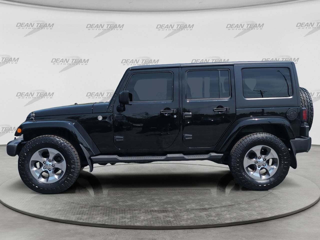 Used 2017 Jeep Wrangler Unlimited Sahara w/ Connectivity Group AWD/4WD image 4