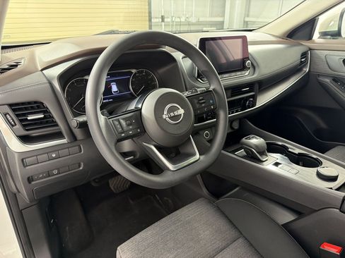 Used 2023 Nissan Rogue SV AWD/4WD image 4