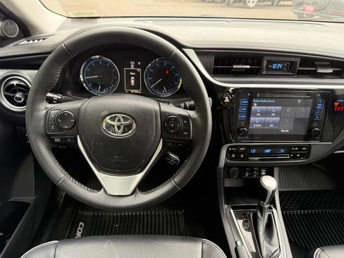 Used 2018 Toyota Corolla XLE FWD image 18