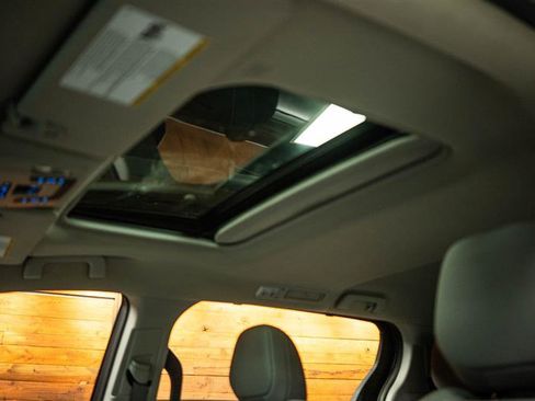 Used 2024 Toyota Sienna LE w/ LE Plus Package image 23