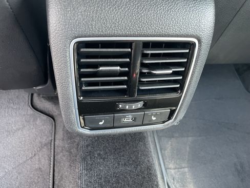 Used 2018 Volkswagen Passat 2.0T SE FWD image 29