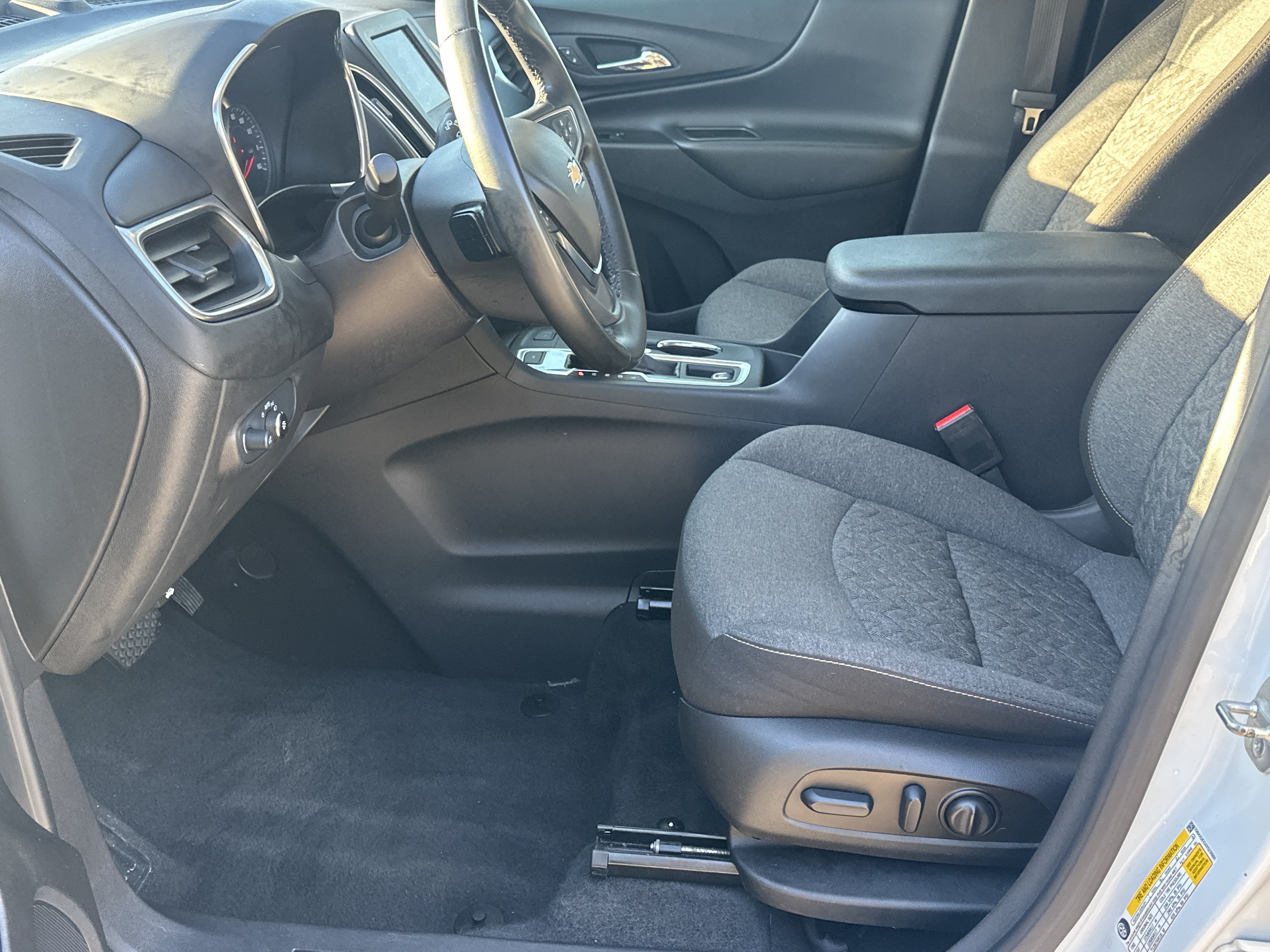 Used 2024 Chevrolet Equinox LT AWD/4WD image 9